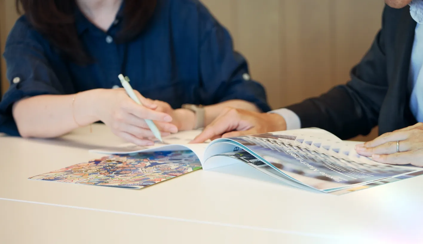 テキストを開いて書き込みをする研修の手元